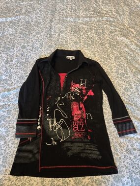 Marie Claire Boutiques Black & Red Graphic Button-Up Top — Size S 🖤❤️
